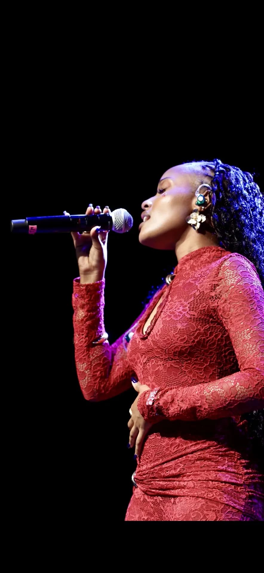 Tipilda performing live with a microphone